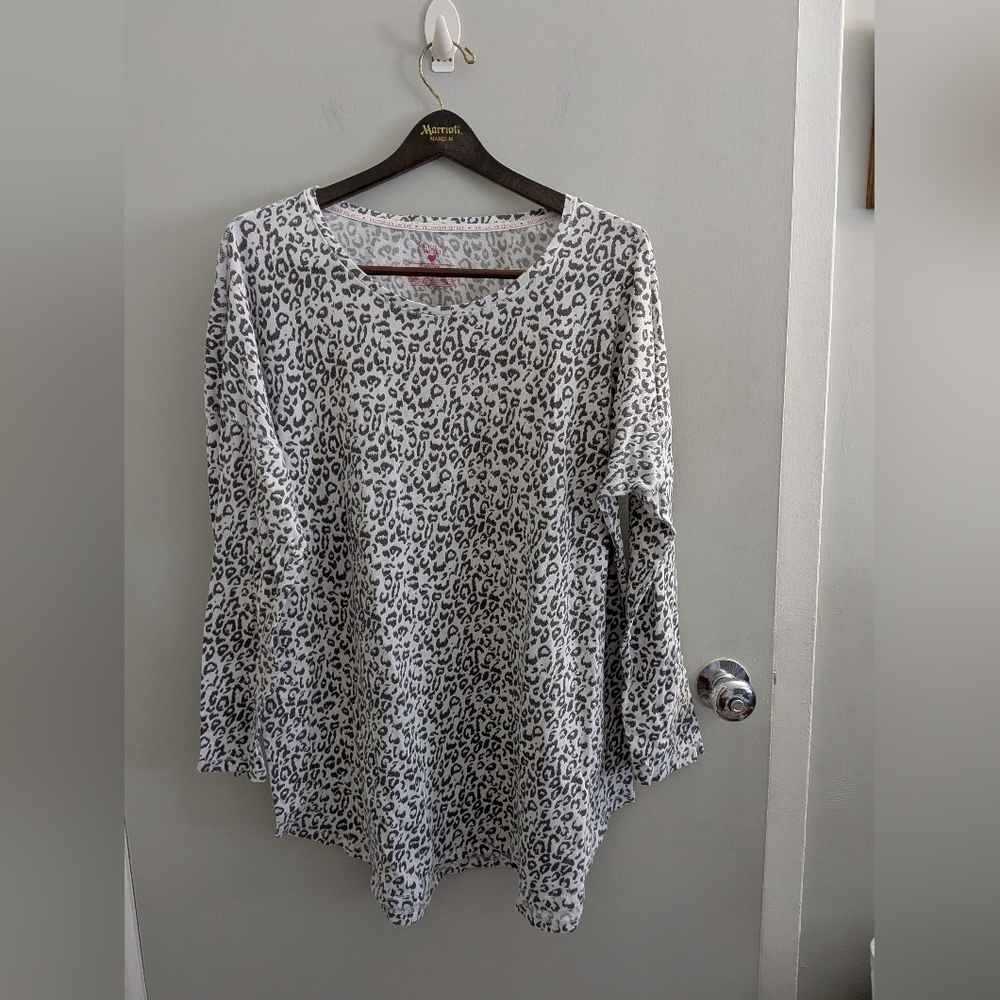 Victoria's Secret White and Gray Animal Print Long Sleeve Nightgown Pajamas Cozy